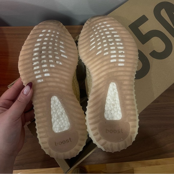Yeezy Boost 350 V2 Linen Size US6 mens - Picture 6 of 10